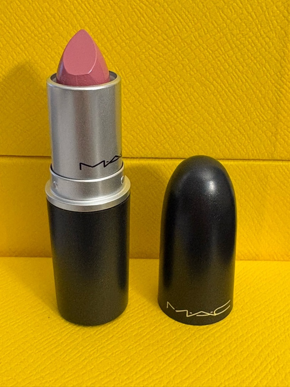 VINTAGE RARE DISCONTINUED MAC Cosmetics Amplified Lipstick-Scanty